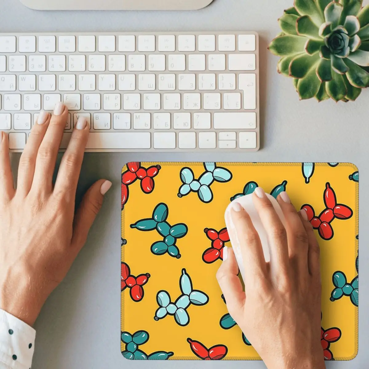 Balloon Animal Dogs Pattern In - Yellow Laptop Accessories recensie en prijs